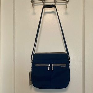 Baggallini Comrade Crossbody Purse